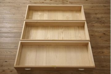 中古　美品　伝統工芸品　大阪泉州　衣装盆付き　桑材のアクセントがモダンな雰囲気を醸し出す総桐箪笥(胴丸)(総桐たんす、引き出し、チェスト、着物箪笥、和タンス)(R-056390)