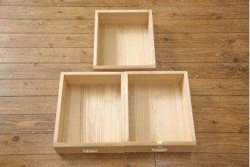 中古　美品　伝統工芸品　大阪泉州　衣装盆付き　桑材のアクセントがモダンな雰囲気を醸し出す総桐箪笥(胴丸)(総桐たんす、引き出し、チェスト、着物箪笥、和タンス)(R-056390)