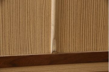 中古　美品　伝統工芸品　大阪泉州　衣装盆付き　桑材のアクセントがモダンな雰囲気を醸し出す総桐箪笥(胴丸)(総桐たんす、引き出し、チェスト、着物箪笥、和タンス)(R-056390)