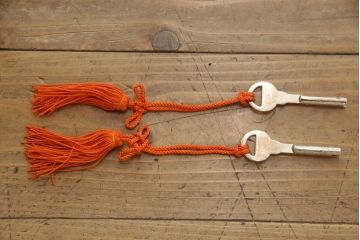 中古　美品　伝統工芸品　大阪泉州　衣装盆付き　桑材のアクセントがモダンな雰囲気を醸し出す総桐箪笥(胴丸)(総桐たんす、引き出し、チェスト、着物箪笥、和タンス)(R-056390)