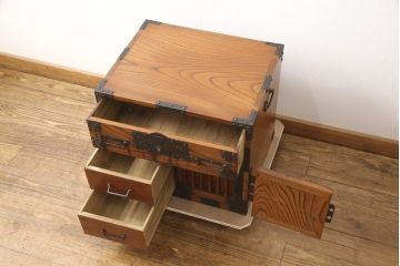 和製アンティーク　美品　三方ケヤキ材　小振りながら重厚感ある佇まいが魅力的な船箪笥(帳箱、時代箪笥、和たんす、小物収納、小箪笥)(R-056392)