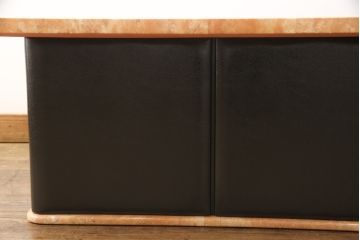 中古　美品　モビリア　カジュアルな色合いとデザインが魅力的な大理石センターテーブル(ローテーブル)(R-056395)