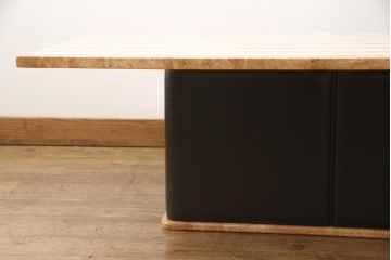 中古　美品　モビリア　カジュアルな色合いとデザインが魅力的な大理石センターテーブル(ローテーブル)(R-056396)