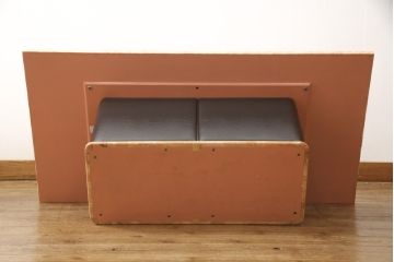 中古　美品　モビリア　カジュアルな色合いとデザインが魅力的な大理石センターテーブル(ローテーブル)(R-056396)