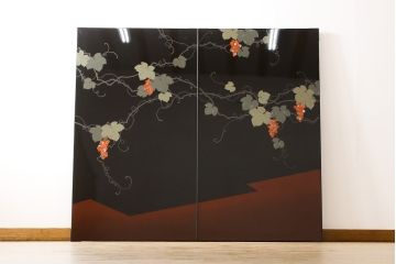 中古　美品　総漆塗り　モリシゲ(MORISHIGE/森繁)　繊細な表情を見せる葡萄の図柄が美しい衝立て(パーテーション、ついたて、仕切り)(R-056397)