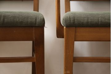 イギリスビンテージ　シンプルで洗練されたデザインが魅力的なダイニングチェア2脚セット(椅子、イス、アームチェア、ビンテージ)(R-056405)