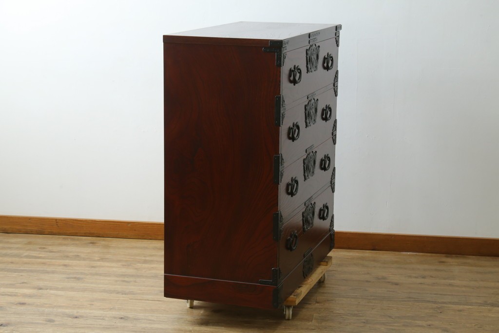 中古　美品　岩谷堂箪笥　力強い木目と凝った金具が美しい収納箪笥　(R-056406)