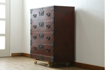 中古　美品　岩谷堂箪笥　力強い木目と凝った金具が美しい収納箪笥　(R-056406)