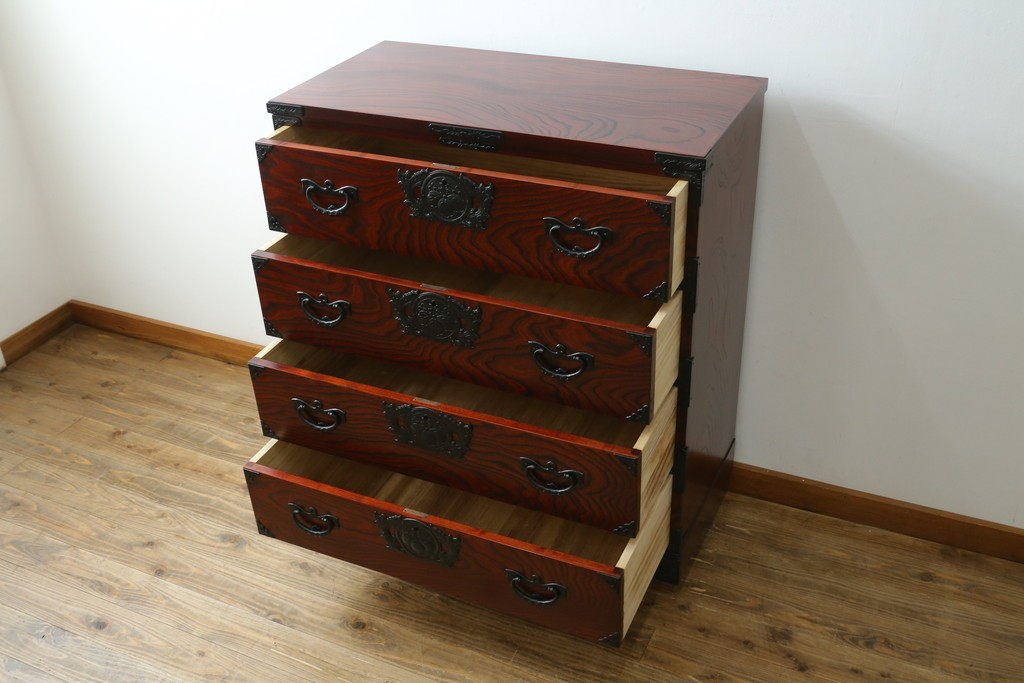 中古　美品　岩谷堂箪笥　力強い木目と凝った金具が美しい収納箪笥　(R-056406)