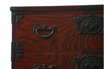 中古　美品　岩谷堂箪笥　力強い木目と凝った金具が美しい収納箪笥　(R-056406)