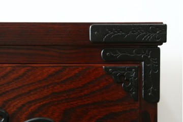 中古　美品　岩谷堂箪笥　力強い木目と凝った金具が美しい収納箪笥　(R-056406)