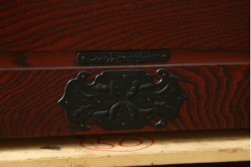 中古　美品　岩谷堂箪笥　力強い木目と凝った金具が美しい収納箪笥　(R-056406)