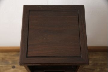 中古　美品　伝統工芸品　大阪唐木指物　総シタン(紫檀)　ちょっとした隙間収納にも便利な飾り棚(定価約60万円)(引き出し、収納棚)(R-056414)