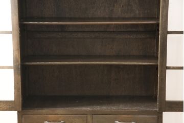 和製アンティーク　栓材　レトロな雰囲気を醸し出す丸脚付きブックケース(本箱、戸棚、収納棚)(R-056418)