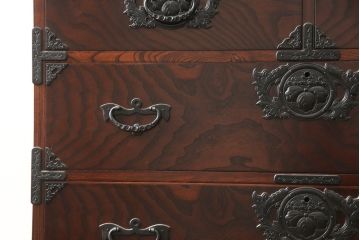 中古　美品　岩谷堂箪笥　力強い木目と金具が魅力的な整理箪笥(衣装箪笥、和タンス、引き出し、チェスト)(R-056419)