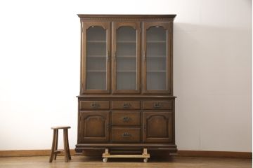 中古　美品　横浜クラシック家具　ノックオンウッド(knockonwood) 収納力たっぷりなカップボード(定価約86万円)(食器棚、キャビネット)(R-056422)