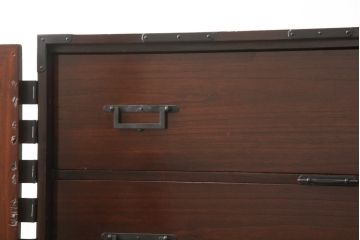 和製アンティーク　極美品　総桐　重厚感のあるつくりが魅力的な観音開き時代箪笥(チェスト、和タンス、収納箪笥、衣装箪笥、桐たんす)(R-056423)
