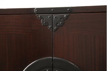 和製アンティーク　極美品　総桐　重厚感のあるつくりが魅力的な観音開き時代箪笥(チェスト、和タンス、収納箪笥、衣装箪笥、桐たんす)(R-056423)