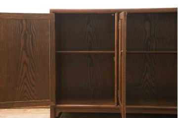 中古　美品　国産高級工芸家具　タモ材　松本民芸風　シンプルで洗練された佇まいの朝鮮棚サイドボード(収納棚、戸棚、キャビネット)(R-056424)