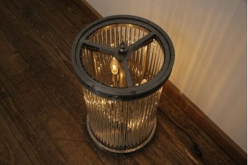 中古　美品　アスプルンド(ASPULUND)取り扱い　イギリス製　HALO(ハロ)　インダストリアルな高級フロアスタンド(テーブルスタンド、照明、フロアライト)(R-056425)
