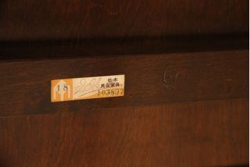 中古　美品　松本民芸家具　洋館に似合う佇まいのD型布張り椅子(ベンチ、ソファ、3人掛けソファ)(定価約55万円)(R-056428)