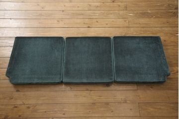 中古　美品　松本民芸家具　洋館に似合う佇まいのD型布張り椅子(ベンチ、ソファ、3人掛けソファ)(定価約55万円)(R-056428)