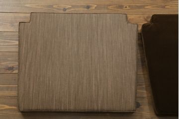 中古　美品　松本民芸家具　洋館に似合う佇まいのD型布張り椅子(ベンチ、アームチェア、1人掛けソファ)(R-056429)