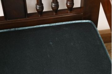 中古　美品　松本民芸家具　洋館に似合う佇まいのD型布張り椅子(ベンチ、アームチェア、1人掛けソファ)(R-056430)
