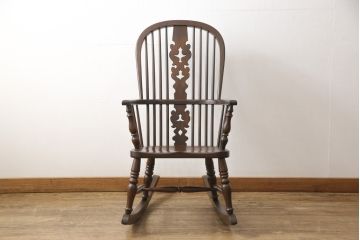 中古　美品　松本民芸家具　透かし彫りや挽き物加工など、細部まで凝ったつくりのW型ロッキングチェア(板座チェア、アームチェア)(R-056432)