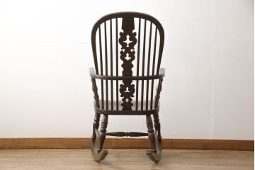 中古　美品　松本民芸家具　透かし彫りや挽き物加工など、細部まで凝ったつくりのW型ロッキングチェア(板座チェア、アームチェア)(R-056432)