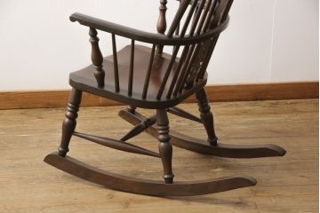 中古　美品　松本民芸家具　透かし彫りや挽き物加工など、細部まで凝ったつくりのW型ロッキングチェア(板座チェア、アームチェア)(R-056432)