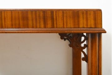 中古　美品　高級品　ヒッコリーチェア社(HICKORY CHAIR)　上品な飾りが付いたサイドテーブル(センターテーブル、ローテーブル)(R-056453)