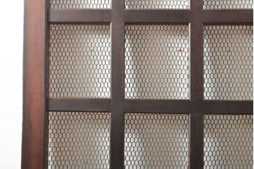 アンティーク建具　総欅材　重厚な雰囲気漂う格子蔵戸1枚(反り有り)(きつね格子、狐格子、引き戸、玄関戸、格子戸、マス目、升目)(R-056455)