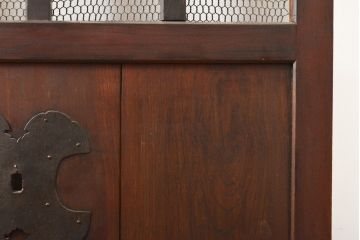 アンティーク建具　総欅材　重厚な雰囲気漂う格子蔵戸1枚(反り有り)(きつね格子、狐格子、引き戸、玄関戸、格子戸、マス目、升目)(R-056455)