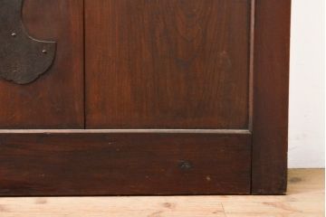 アンティーク建具　総欅材　重厚な雰囲気漂う格子蔵戸1枚(反り有り)(きつね格子、狐格子、引き戸、玄関戸、格子戸、マス目、升目)(R-056455)