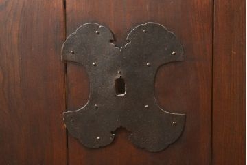 アンティーク建具　総欅材　重厚な雰囲気漂う格子蔵戸1枚(反り有り)(きつね格子、狐格子、引き戸、玄関戸、格子戸、マス目、升目)(R-056455)
