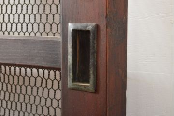 アンティーク建具　総欅材　重厚な雰囲気漂う格子蔵戸1枚(反り有り)(きつね格子、狐格子、引き戸、玄関戸、格子戸、マス目、升目)(R-056455)