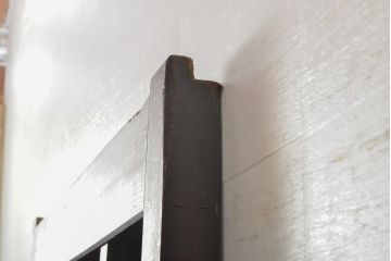 アンティーク建具　総欅材　重厚な雰囲気漂う格子蔵戸1枚(反り有り)(きつね格子、狐格子、引き戸、玄関戸、格子戸、マス目、升目)(R-056455)