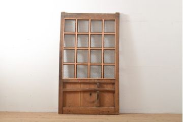 アンティーク建具　総欅材　重厚な雰囲気漂う格子蔵戸1枚(反り有り)(きつね格子、狐格子、引き戸、玄関戸、格子戸、マス目、升目)(R-056455)