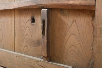 アンティーク建具　総欅材　重厚な雰囲気漂う格子蔵戸1枚(反り有り)(きつね格子、狐格子、引き戸、玄関戸、格子戸、マス目、升目)(R-056455)