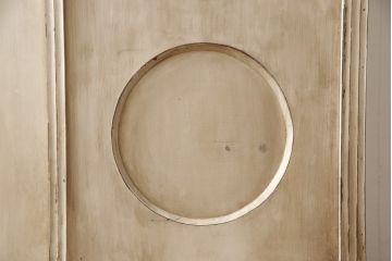 フランスアンティーク　パイン材　窓の形がユニークで面白いシャビーなワードローブ(収納棚)(R-056456)