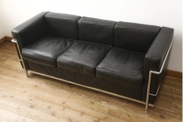 中古　IDC大塚家具　ル・コルビュジエデザイン　グラン・コンフォール　LC2　本革　高級感あふれる3人掛けソファ(レザー、3P、三人掛け)(定価約80万円)(R-056461)