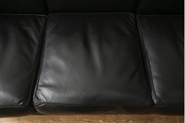 中古　IDC大塚家具　ル・コルビュジエデザイン　グラン・コンフォール　LC2　本革　高級感あふれる3人掛けソファ(レザー、3P、三人掛け)(定価約80万円)(R-056461)