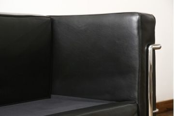 中古　IDC大塚家具　ル・コルビュジエデザイン　グラン・コンフォール　LC2　本革　高級感あふれる3人掛けソファ(レザー、3P、三人掛け)(定価約80万円)(R-056461)