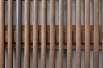 アンティーク建具　丸みのある縦桟が美しい裏障子付き格子戸4枚セット(引き戸、ガラス帯戸)(R-056464)