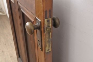 アンティーク建具　大きなガラス窓が付いたノスタルジックな木製ドア1枚(扉)(R-056470)