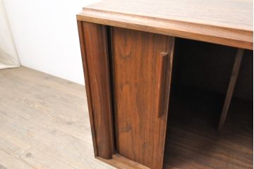 和製ビンテージ　ミッドセンチュリー ウォールナット材 珍しいシャッター扉付きのローボード(テレビ台、レコードラック、オーディオラック、収納棚、ヴィンテージ)(R-056471)