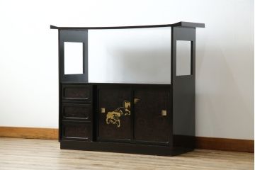 和製ビンテージ　民芸家具　漆塗り　味わい深い牡丹と獅子が描かれた飾り棚(茶棚、収納棚、サイドキャビネット、ヴィンテージ)(R-056483)