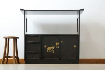 和製ビンテージ　民芸家具　漆塗り　味わい深い牡丹と獅子が描かれた飾り棚(茶棚、収納棚、サイドキャビネット、ヴィンテージ)(R-056483)