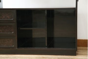 和製ビンテージ　民芸家具　漆塗り　味わい深い牡丹と獅子が描かれた飾り棚(茶棚、収納棚、サイドキャビネット、ヴィンテージ)(R-056483)